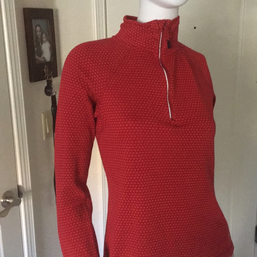 Long sleeve athletic top